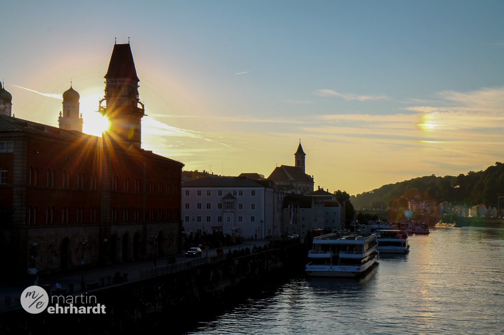Rathaus mit Blick über die Donau